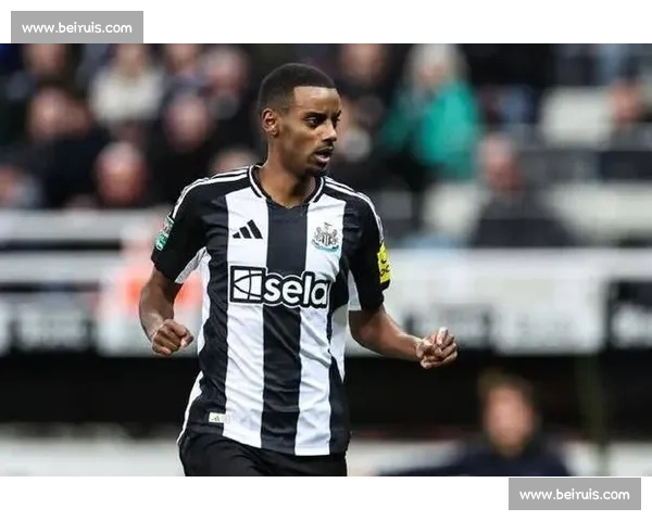 伊萨克回归纽卡训练!本周摊牌未来 利物浦 1.4 亿报价 + 30 万周薪争议引爆转会战 伊萨克回归纽卡训练!本周摊牌未来 利物浦 1.4 亿报价 + 30 万周薪争议引爆转会战